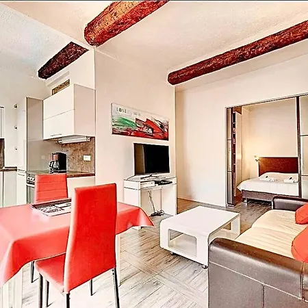 1 - 41h3 Apartment